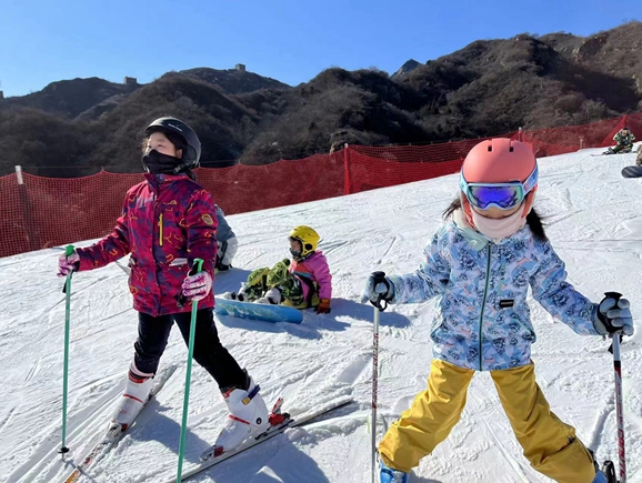 国内旅游收入同比增长超两倍 元旦假期冰雪游火爆